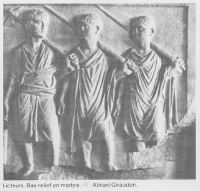 Licteurs, Bas-relief en marbre